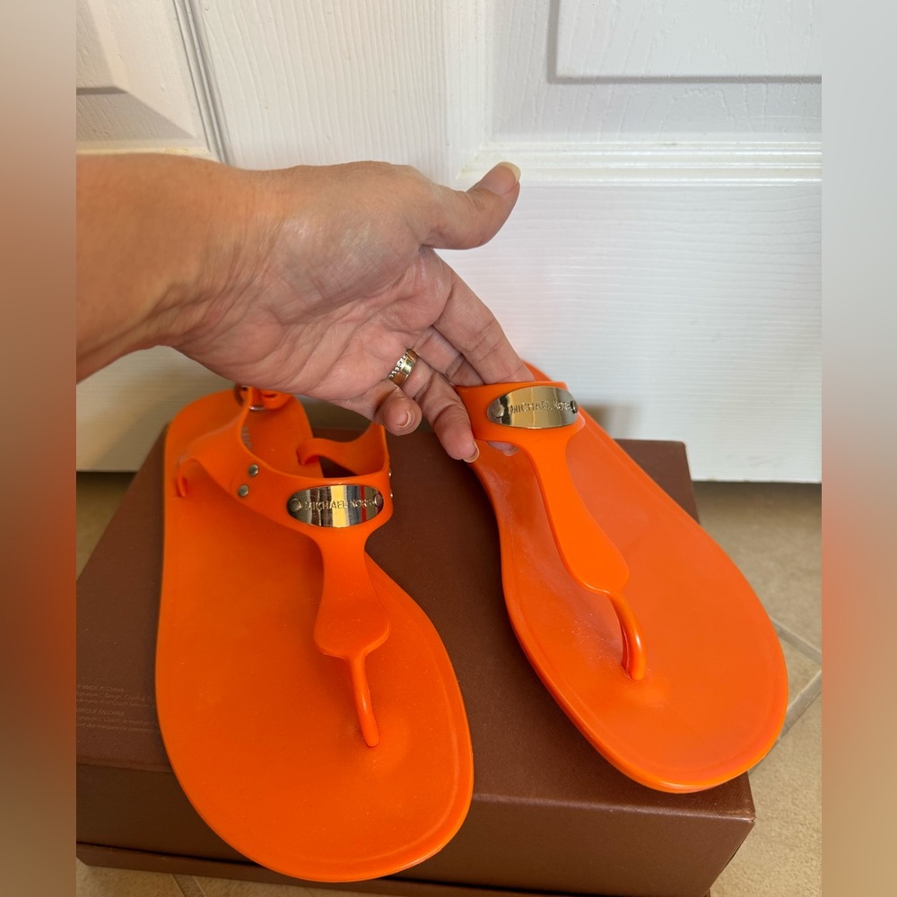 Michael Michael Kors Orange Jelly T-Strap Sandals Thong Flat | NWT - Picture 2 of 3